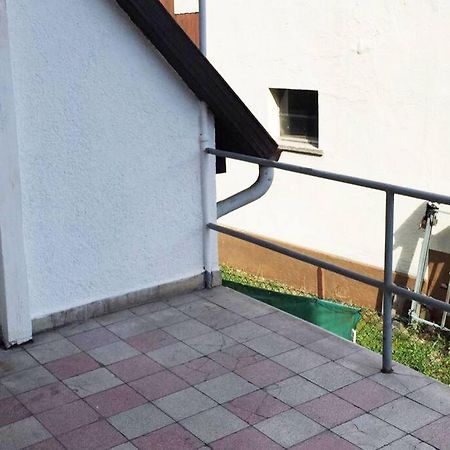 22B Grosse Wohnung Mit Balkon, Smarttv Und Wlan Korb Bagian luar foto