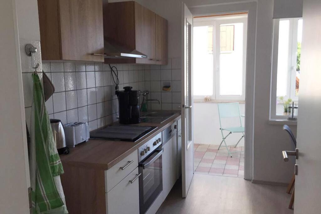 22B Grosse Wohnung Mit Balkon, Smarttv Und Wlan Korb Bagian luar foto